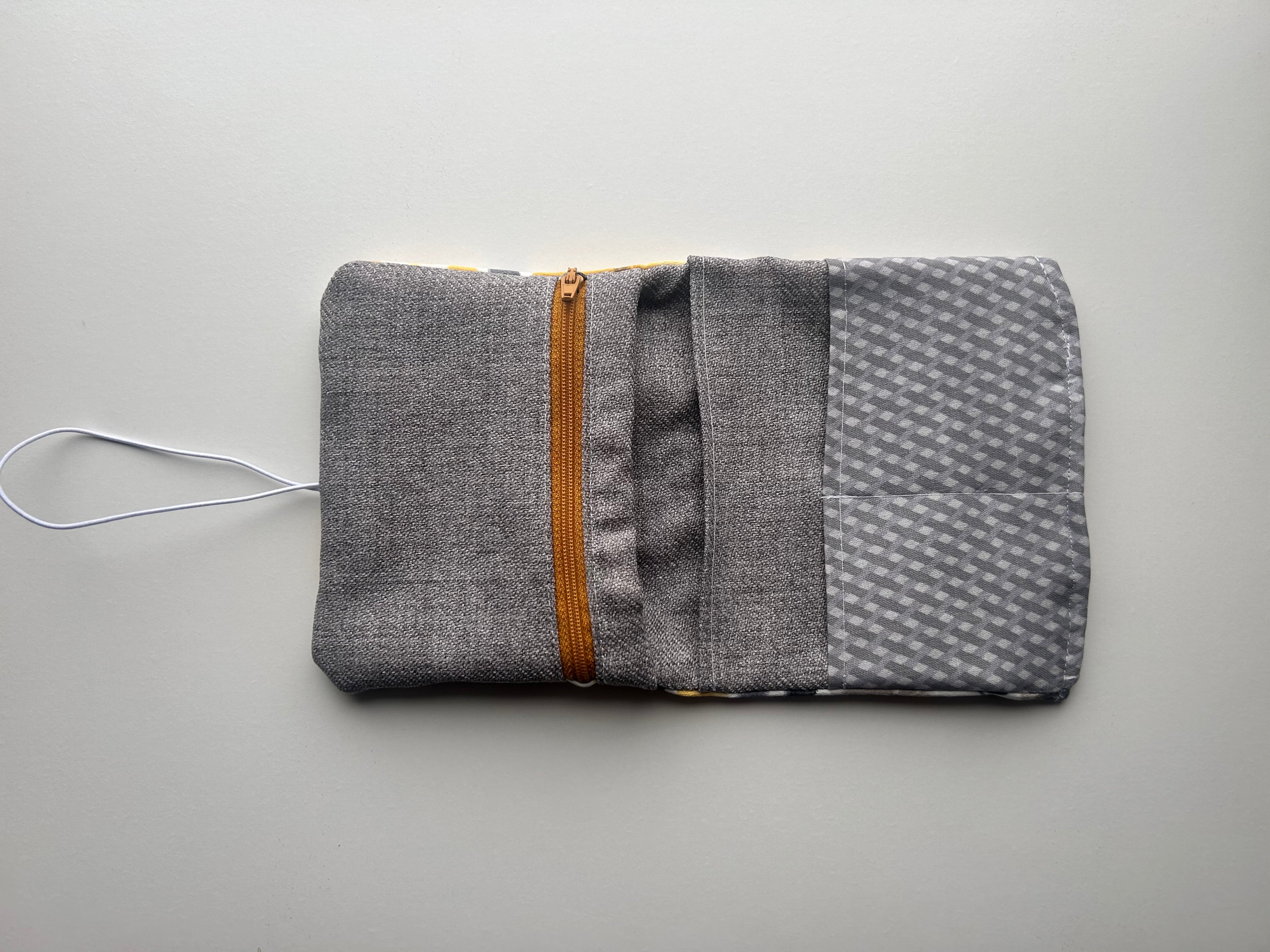 Everything Pouch – Soft Bloom (Slim)