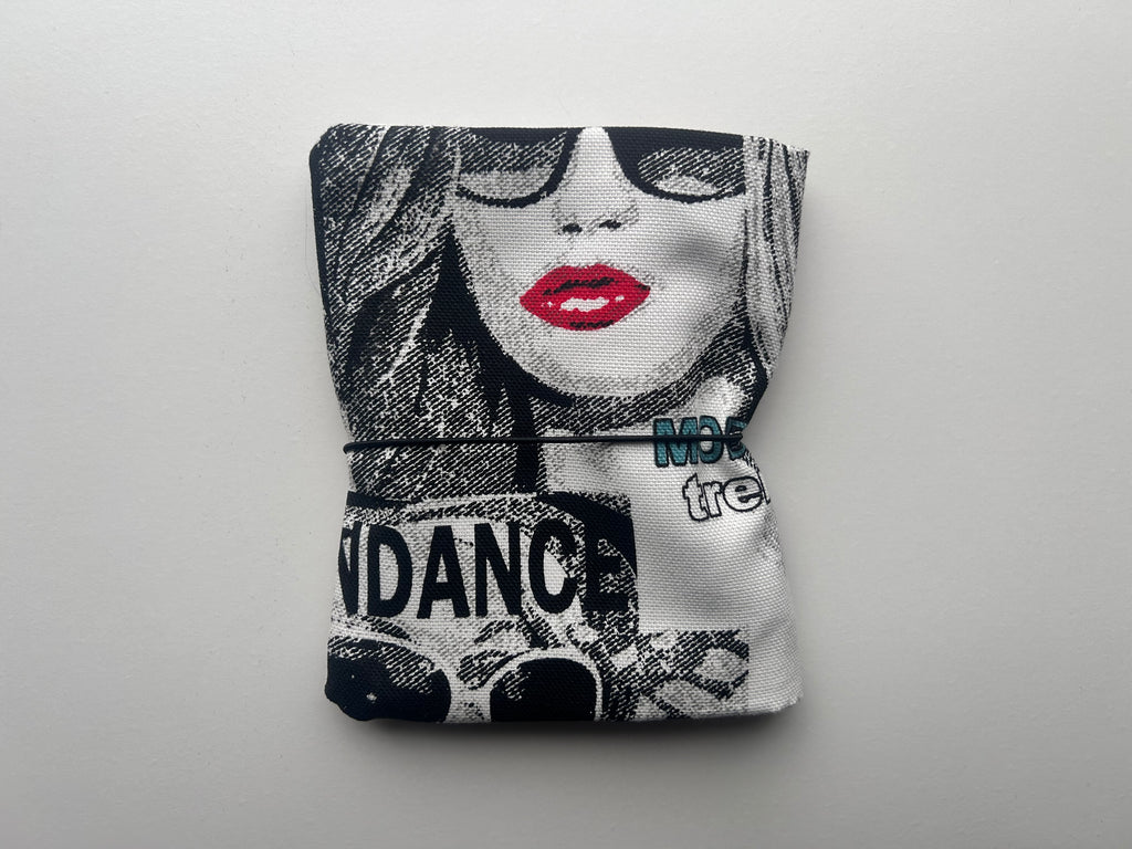 Everything Pouch – Noir Pop Grid (RedLips)