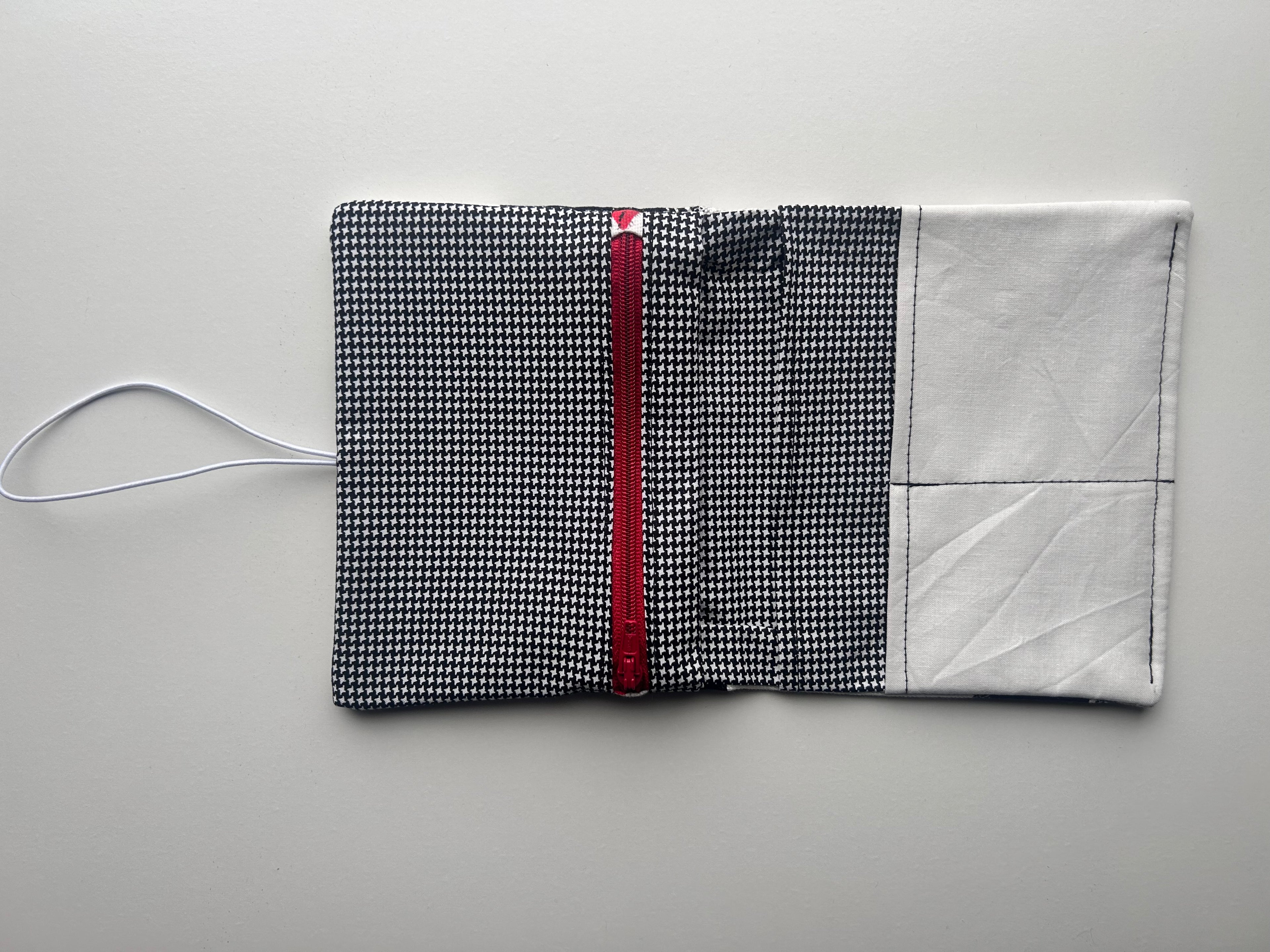 Everything Pouch – Noir Pop Grid (Sunglasses)