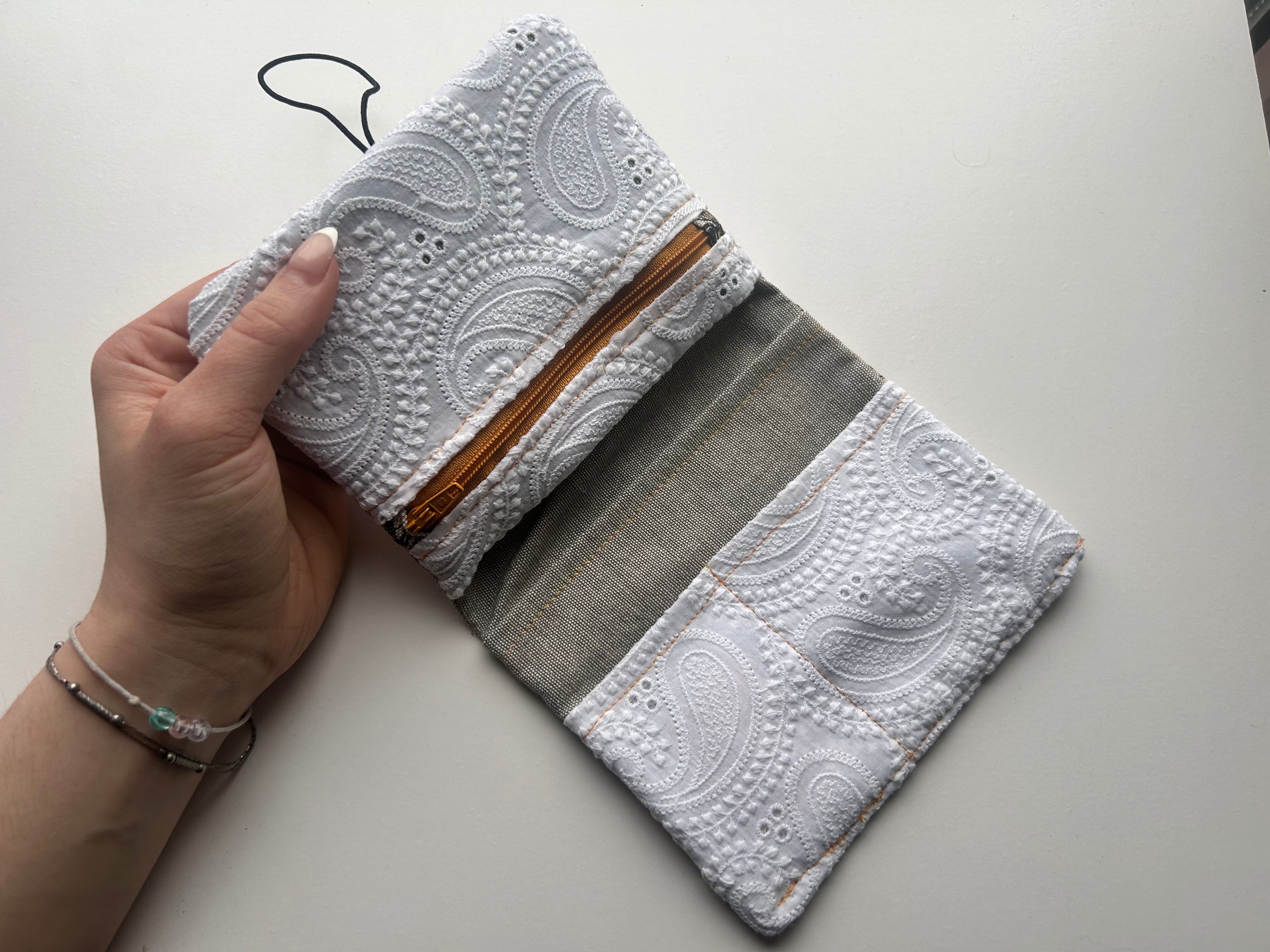 Everything Pouch – Bee (HoneyZip)